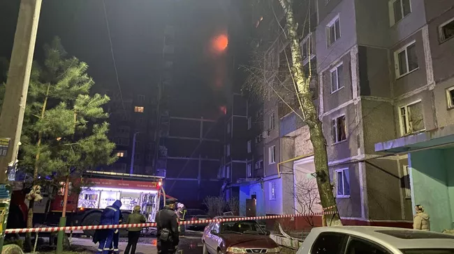 В Курске после массированной атаки БПЛА загорелось несколько домов