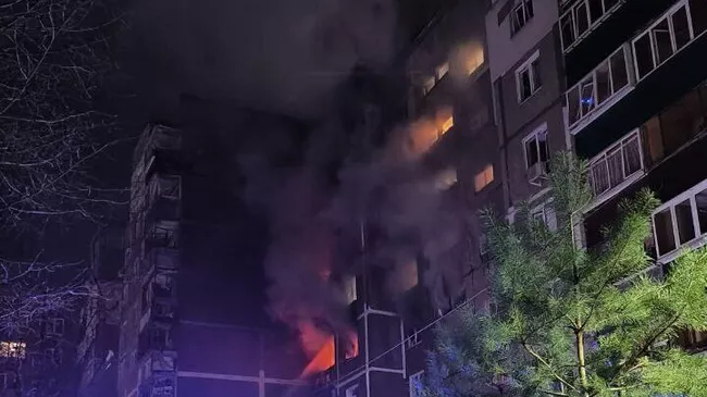 В Курске после массированной атаки БПЛА загорелось несколько домов