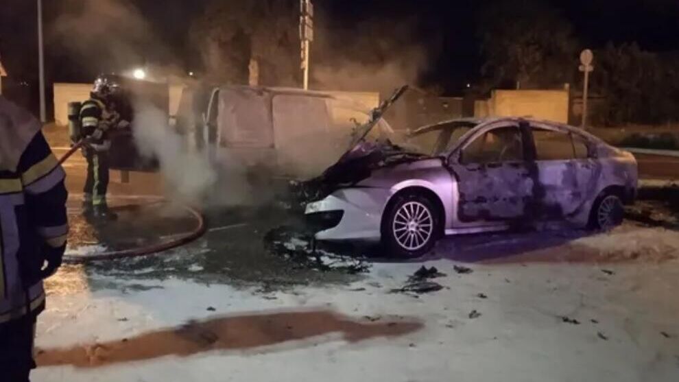 Сгоревший автомобиль на парковке тюрьмы Люин (департамент Буш-дю-Рон), Франция - РИА Новости, 1920, 15.04.2025