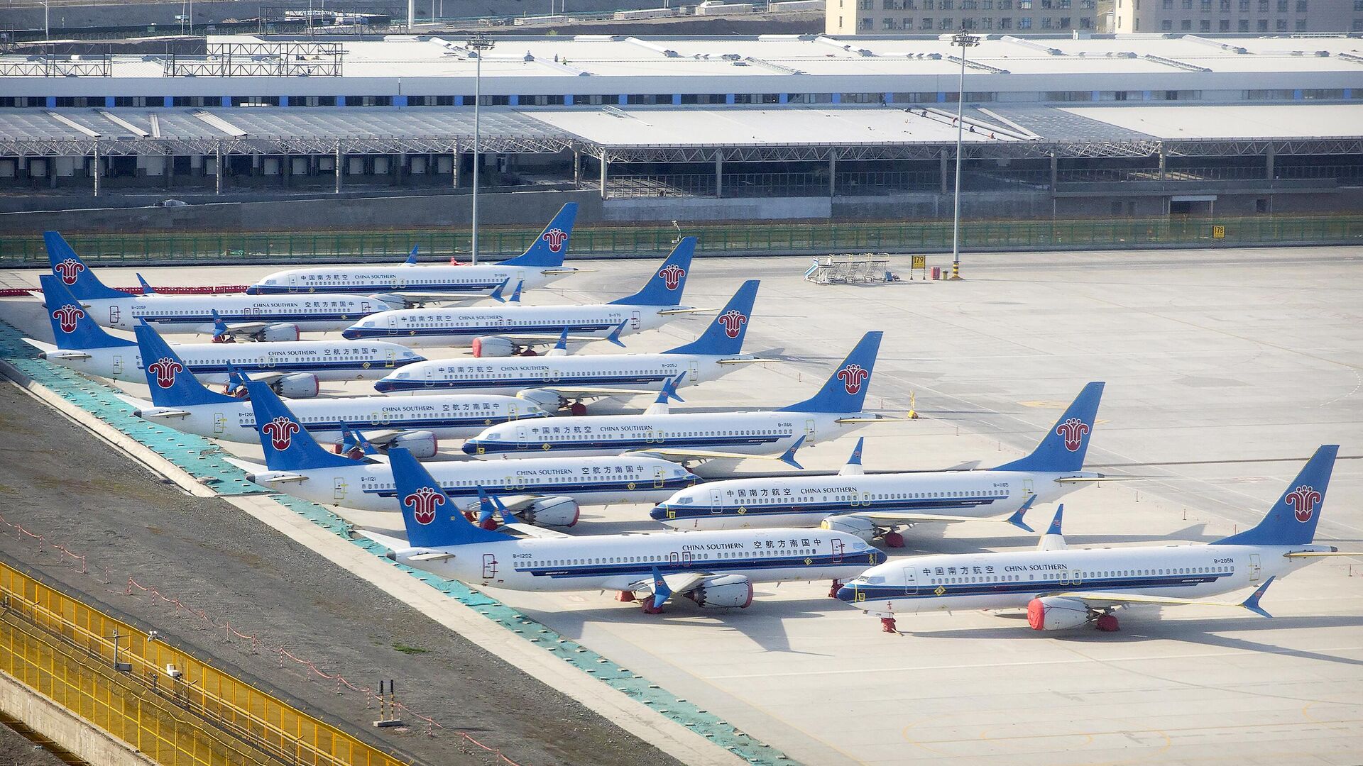 Самолеты Boeing 737 Max авиакомпании China Southern Airlines в международном аэропорту Дивопу в Урумчи Самолеты Boeing 737 Max авиакомпании China Southern Airlines в международном аэропорту Дивопу в Урумчи - РИА Новости, 1920, 15.04.2025