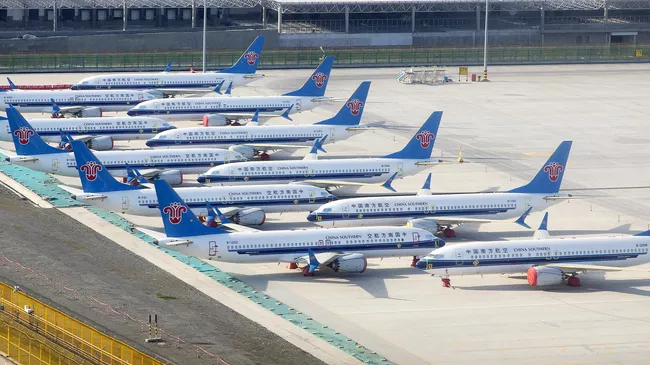 Самолеты Boeing 737 Max авиакомпании China Southern Airlines в международном аэропорту Дивопу в Урумчи