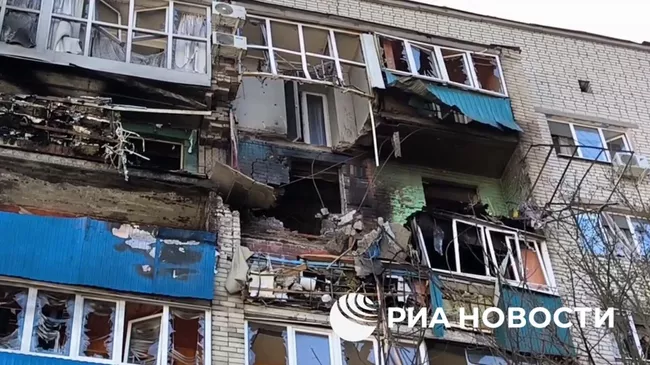 Последствия атаки украинского беспилотника по девятиэтажке в Курске