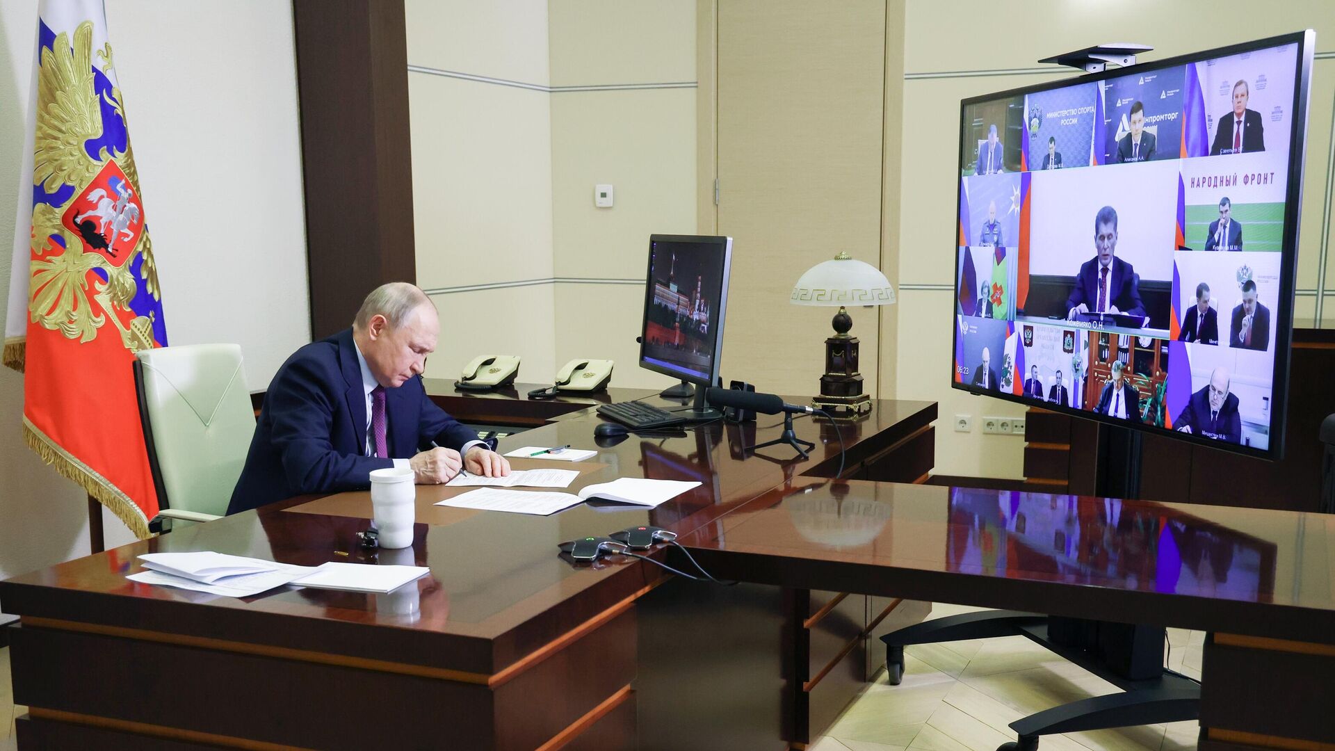 Президент Владимир Путин провел совещание с членами правительства РФ - РИА Новости, 1920, 15.04.2025