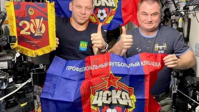 Флаг и вымпел ЦСКА запустили в космос в честь 20-летия победы в Кубке УЕФА