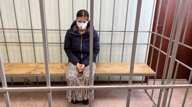 Обвиняемая в убийстве троих детей во время избрания меры пресечения в Центральном  районном суде города Красноярска