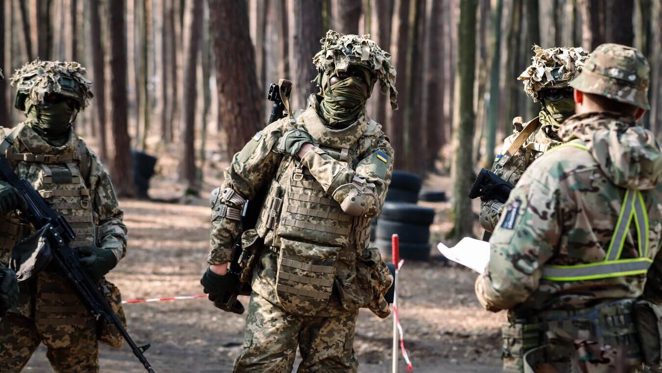 Военнослужащие 95-й отдельной десантно-штурмовой бригады ВСУ - РИА Новости, 1920, 16.04.2025