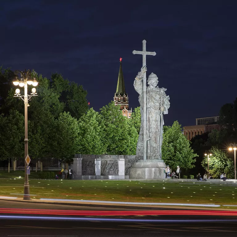 Памятник Владимиру Великому на Боровицкой площади Памятник Владимиру Великому на Боровицкой площади