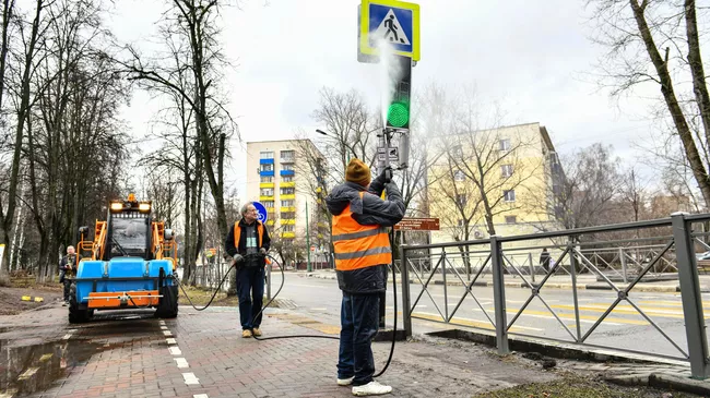 Коммунальные службы Химок начали готовить город к летнему сезону