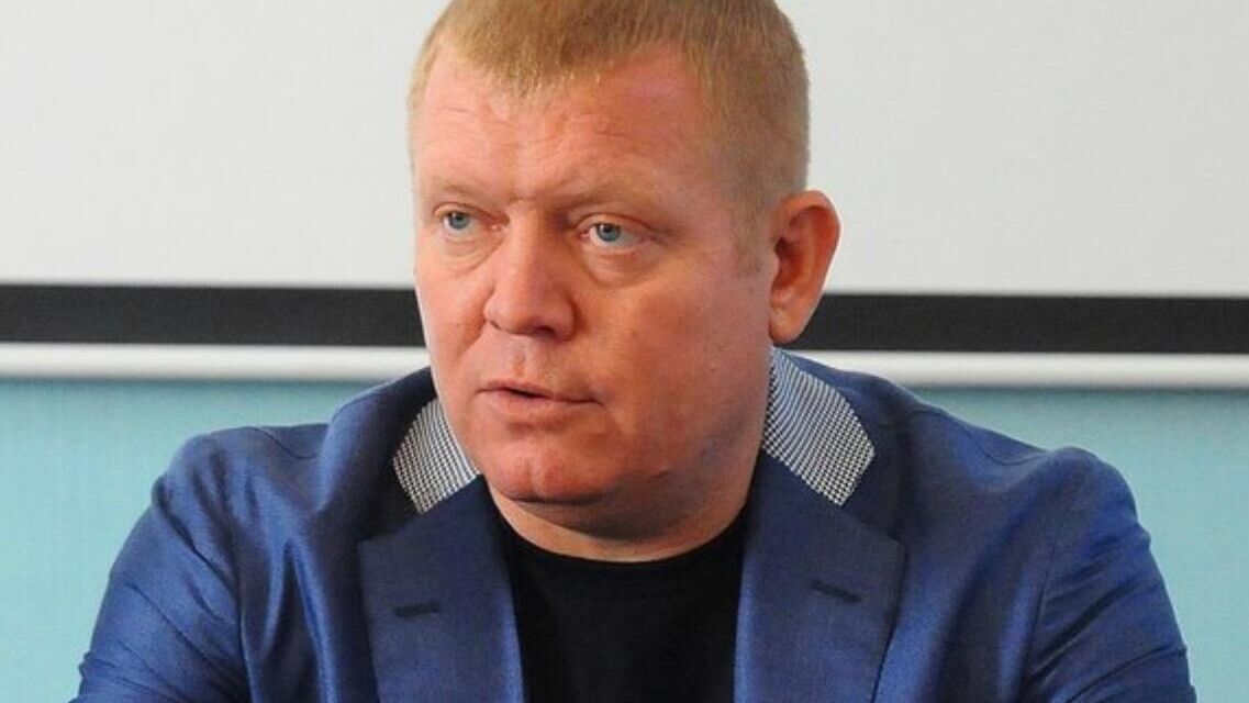 Қол кісендегі хардкор порно