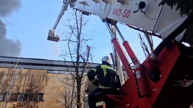 Крупный пожар на территории одного из предприятий Курска