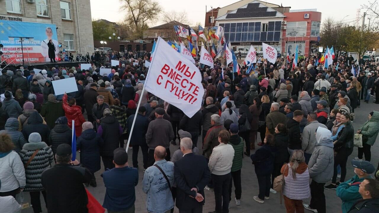 Участники митинга в поддержку главы Гагаузии Евгении Гуцул в Комрате Участники митинга в поддержку главы Гагаузии Евгении Гуцул в Комрате - РИА Новости, 1920, 06.08.2025