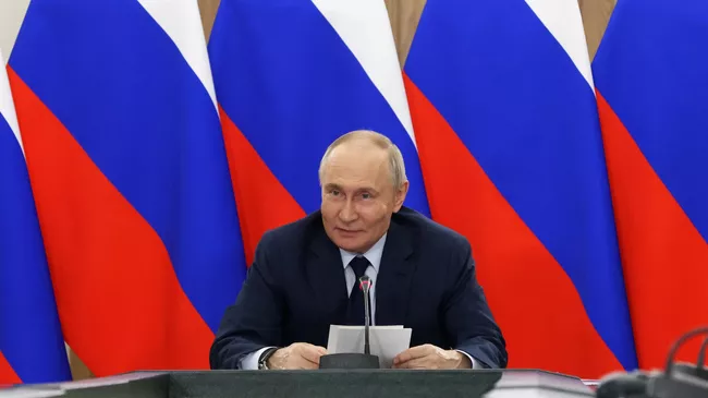 Президент России Владимир Путин на площадке МГТУ имени Баумана проводит совещание по вопросам развития космической деятельности