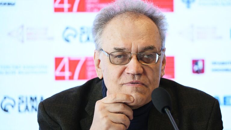 Председатель отборочной комиссии кинокритик и киновед Сергей Лаврентьев на пресс-конференции 47-го Московского международного кинофестиваля в Москве Председатель отборочной комиссии кинокритик и киновед Сергей Лаврентьев на пресс-конференции 47-го Московского международного кинофестиваля в Москве