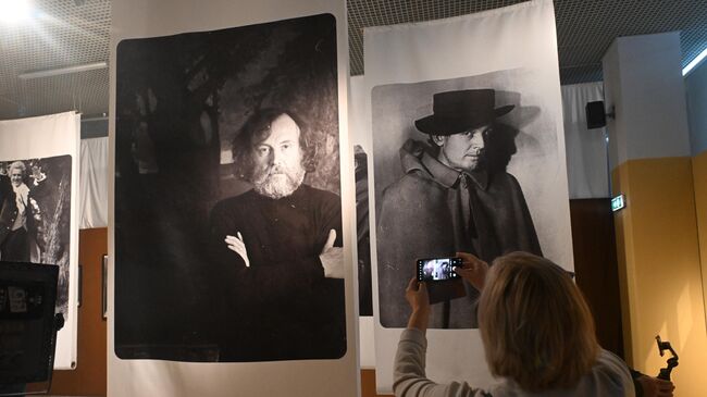 Выставка Дворянское гнездо. Иннокентию Смоктуновскому посвящается Выставка Дворянское гнездо. Иннокентию Смоктуновскому посвящается