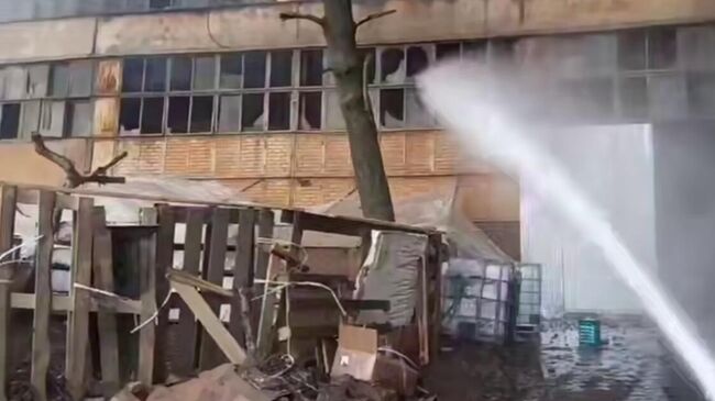 Пожар на территории предприятия в Железнодорожном округе Курска. 16 апреля 2025