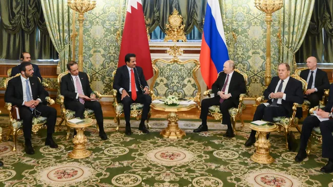 Президент РФ Владимир Путин и эмир Катара Тамим бен Хамад Аль Тани во время встречи в Москве