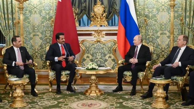 Президент РФ Владимир Путин и эмир Катара Тамим бен Хамад Аль Тани во время встречи в Москве