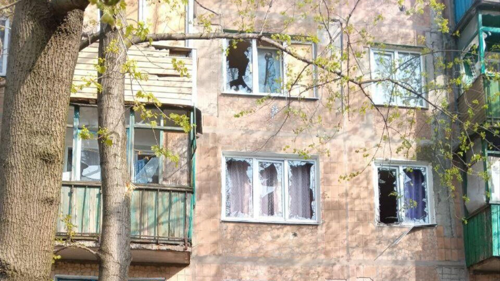 Последствия обстрела ВСУ Никитовского района Горловки - РИА Новости, 1920, 17.04.2025
