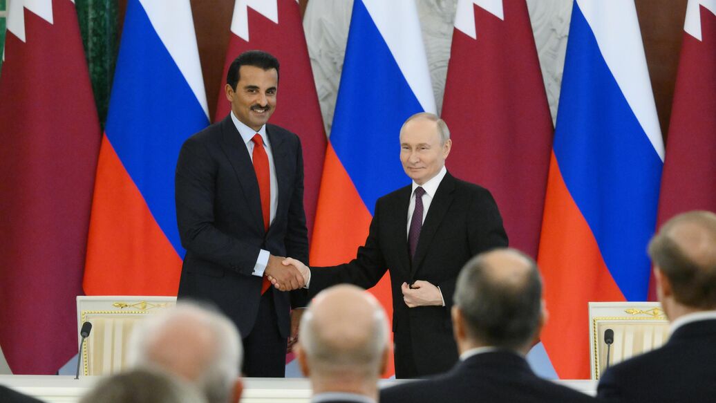 © РИА Новости / Григорий СысоевПерейти в медиабанк<br>Президент России Владимир Путин и эмир Катара Тамим бен Хамад Аль Тани. Архивное фото