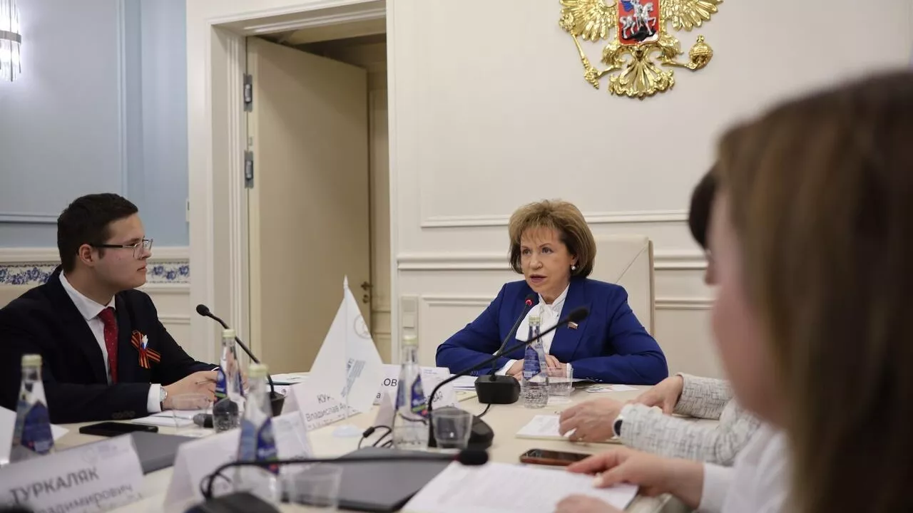 Заседание рабочей группы по вопросам совершенствования законодательства в сфере исторического и культурного просвещения молодежи  - РИА Новости, 1920, 18.04.2025