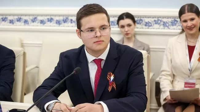 Руководитель Петербургского форума Герои Отечества Владислав Курбатов на заседании рабочей группы по вопросам совершенствования законодательства в сфере исторического и культурного просвещения молодежи 