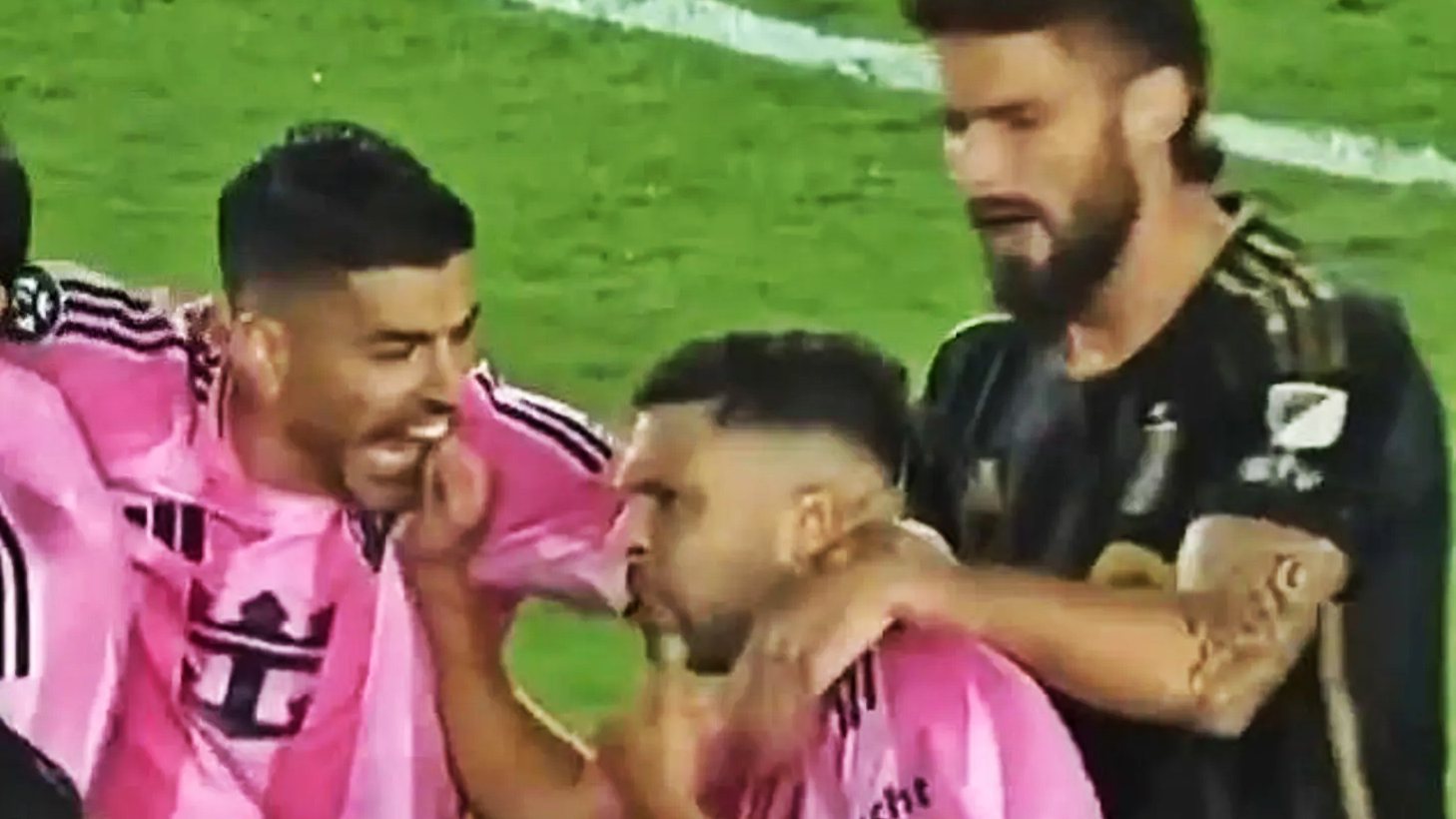 Луис Суарес, Жорди Альба и Оливье Жиру - РИА Новости, 1920, 06.09.2025