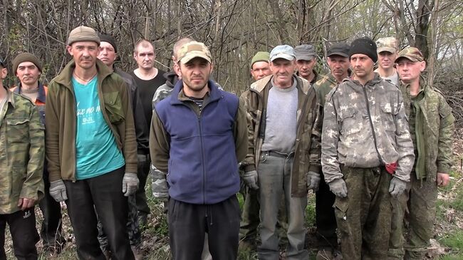 Военнослужащие ВСУ, сдавшиеся в плен при выходе из окружения в Курской области