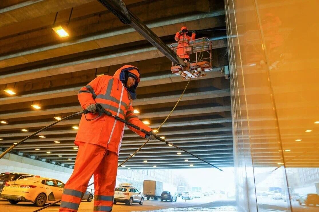 Работы в рамках месячника по благоустройству в Москве Работы в рамках месячника по благоустройству в Москве - РИА Новости, 1920, 18.04.2025