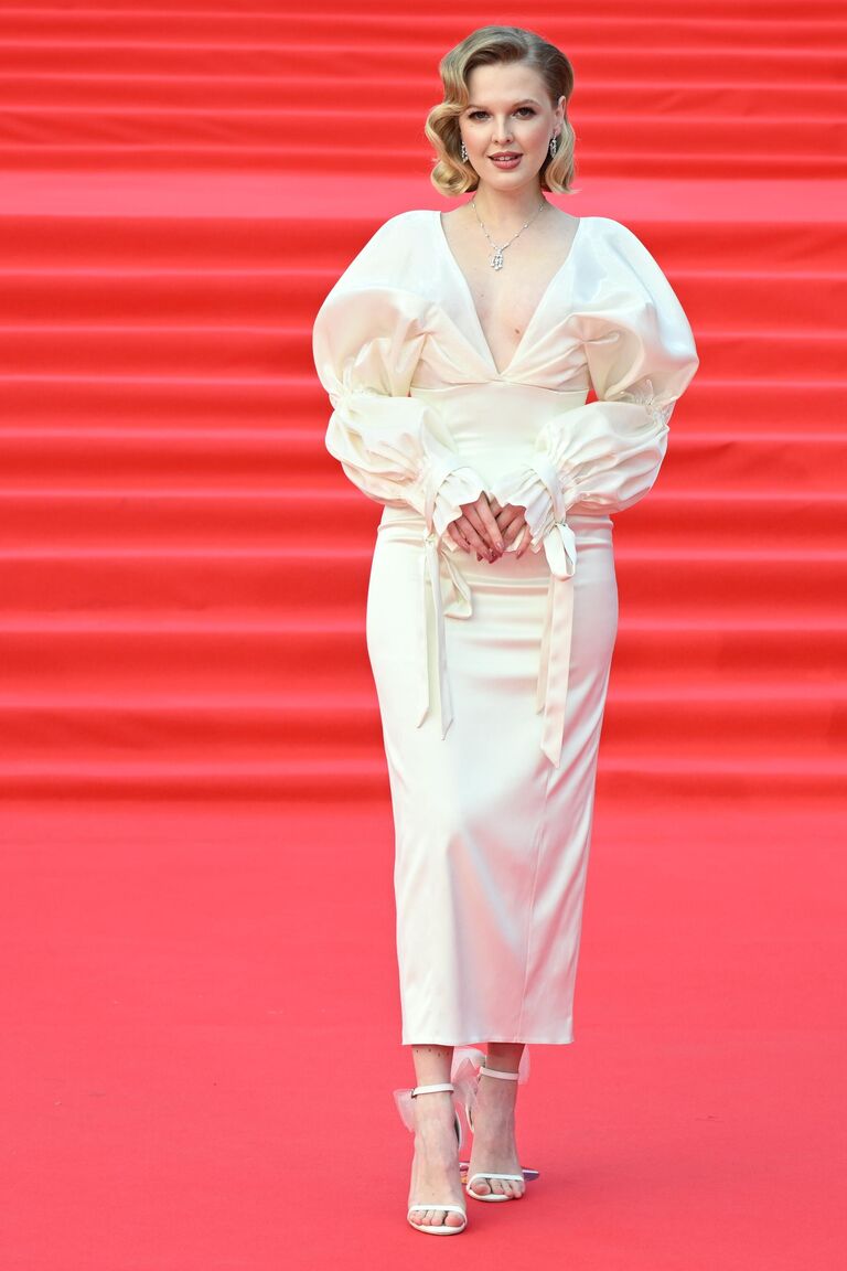 Актриса, сценарист и режиссер кино и театра Стася Толстая (Венкова) на красной дорожке перед церемонией открытия 47-го Московского международного кинофестиваля