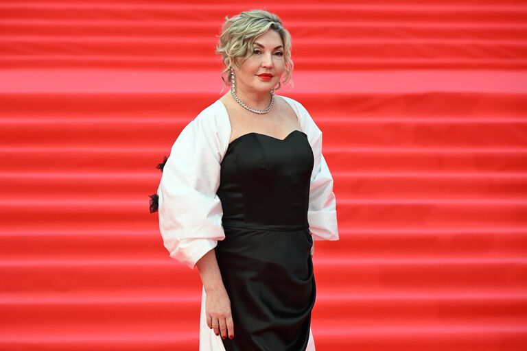 Главный редактор российского издания КиноРепортер, телеведущая Мария Лемешева на красной дорожке перед церемонией открытия 47-го Московского международного кинофестиваля