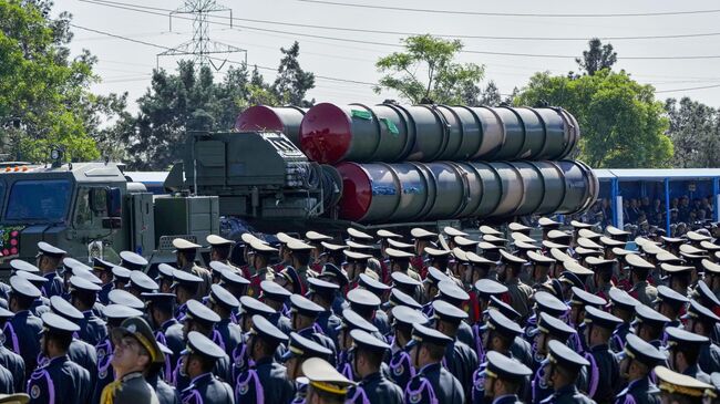 Система ПВО С-300 на параде в честь дня армии исламской республики в Тегеране