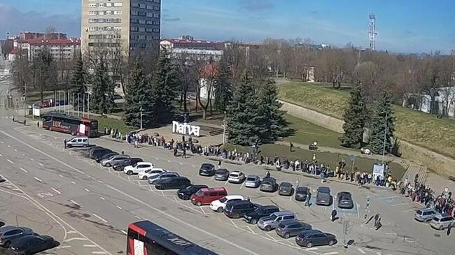 Очередь на КПП Нарва - Ивангород