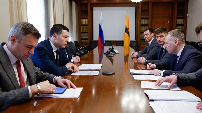 Министр промышленности и торговли РФ Антон Алиханов и губернатор Ярославской области Михаил Евраев обсудили развитие промышленности в области