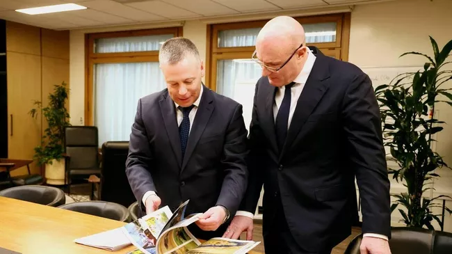 Заместитель председателя правительства России Дмитрий Чернышенко и губернатор Ярославской области Михаил Евраев