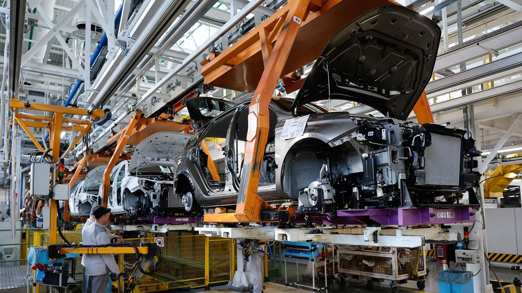 "АвтоВАЗ" вернется к пятидневной рабочей неделе