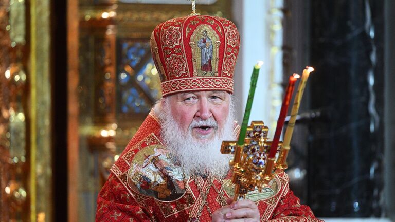 Патриарх Московский и всея Руси Кирилл на праздничном Пасхальном богослужении в храме Христа Спасителя в Москве