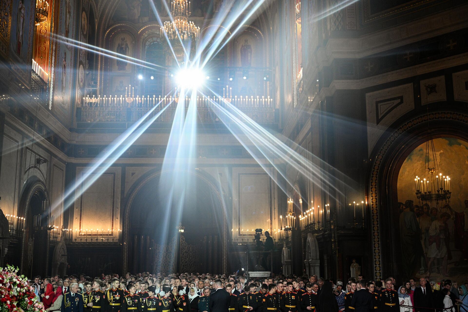 Пасхальное богослужение в храме Христа Спасителя - РИА Новости, 1920, 09.10.2025