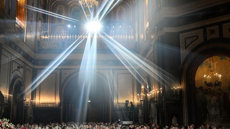 Пасхальное богослужение в храме Христа Спасителя