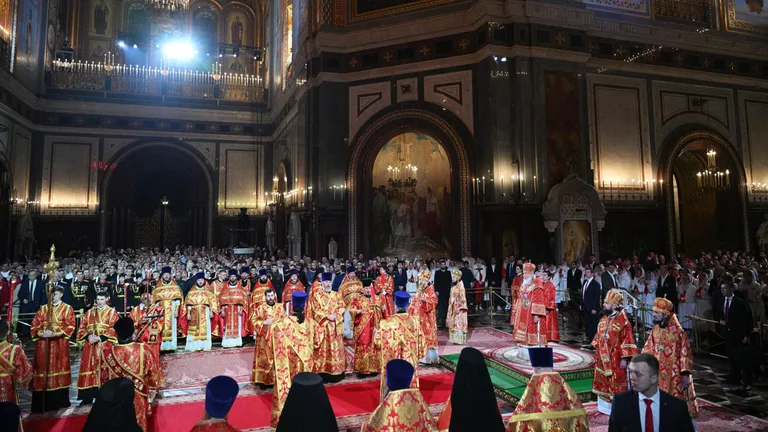 Пасхальное богослужение в храме Христа Спасителя Пасхальное богослужение в храме Христа Спасителя