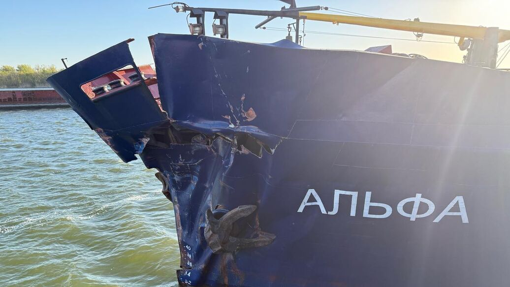 На реке Дон российский теплоход столкнулся с воротами