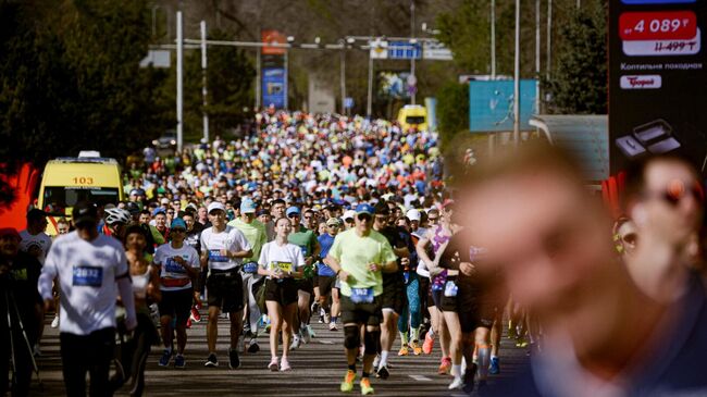 Участники забега Almaty Half Marathon