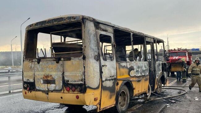 В Уфе школьный автобус загорелся по ходу движения