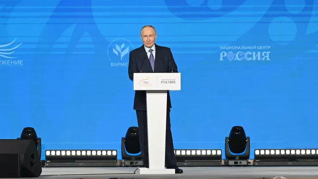 Президент Владимир Путин выступил на церемонии награждения лауреатов премии Служение