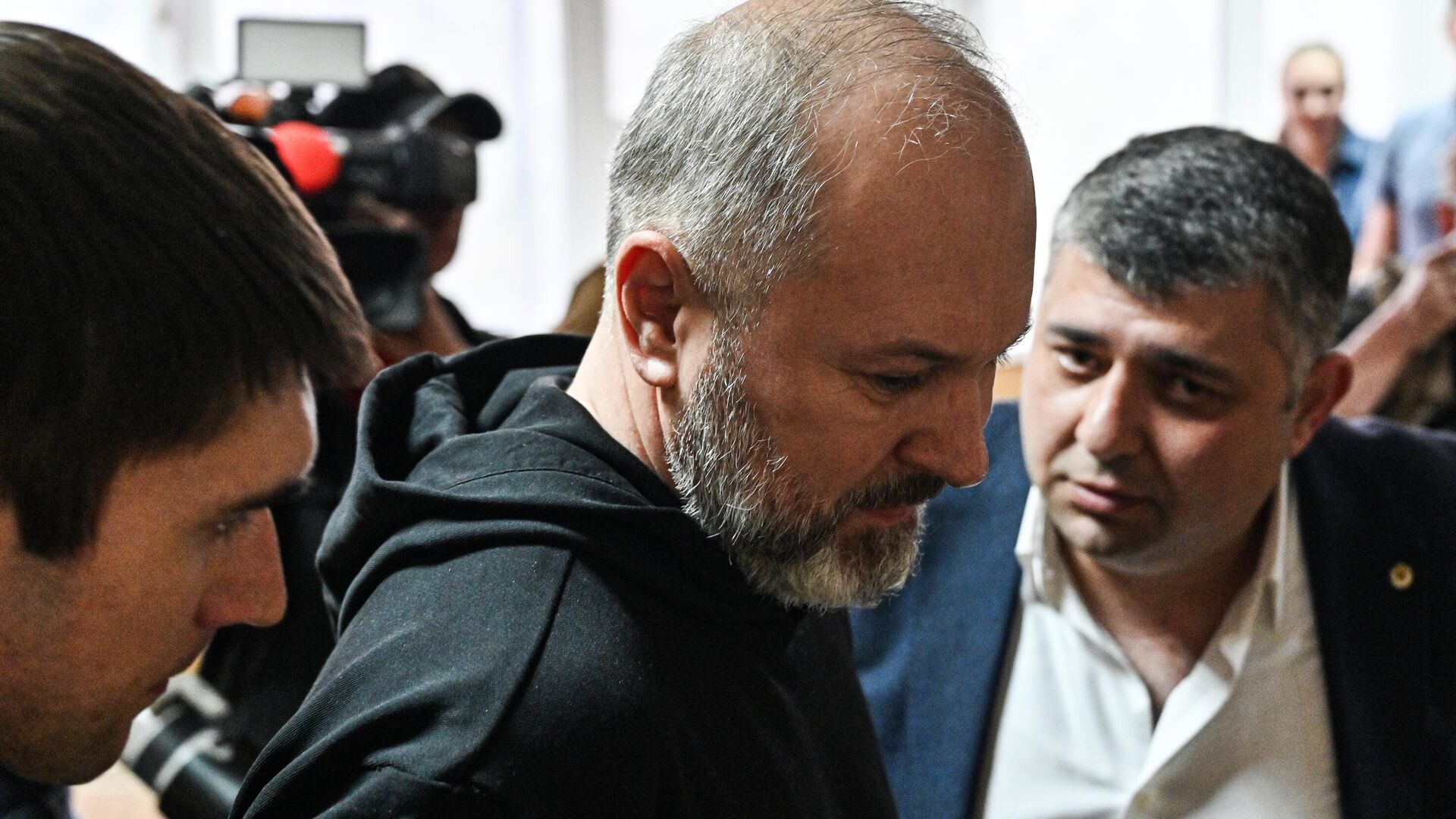 Бывший заместитель губернатора Ростовской области Виталий Кушнарев на заседании Железнодорожного районного суда Ростова-на-Дону - РИА Новости, 1920, 22.04.2025