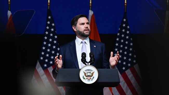Вице-президент США Джей Ди Вэнс во время выступления в Международном центре Раджастхана в Джайпуре. 22 апреля 2025
