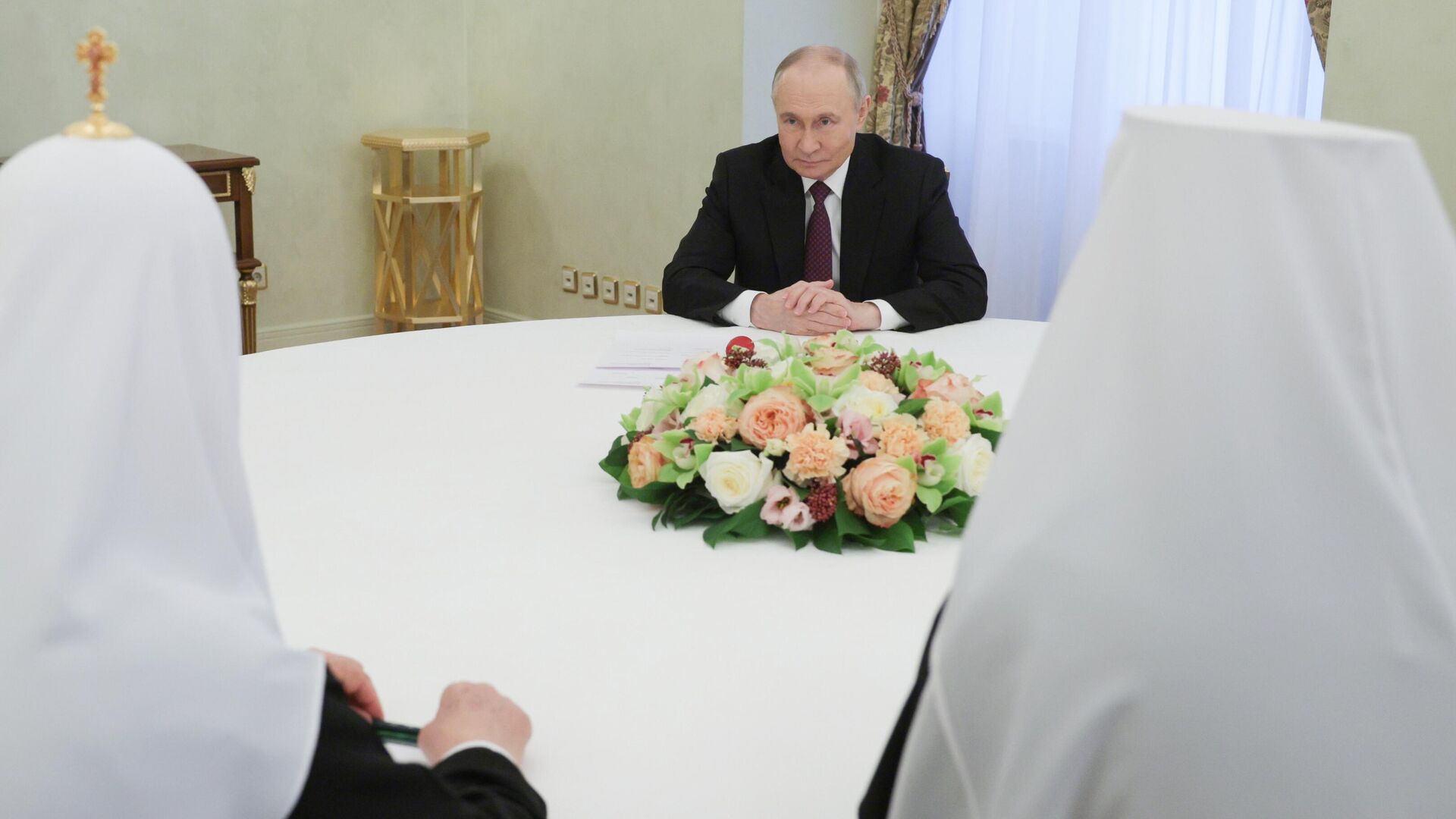 Президент РФ Владимир Путин проводит встречу с патриархом Московским и всея Руси Кириллом и патриархом Сербским Порфирием в Кремле - РИА Новости, 1920, 22.04.2025
