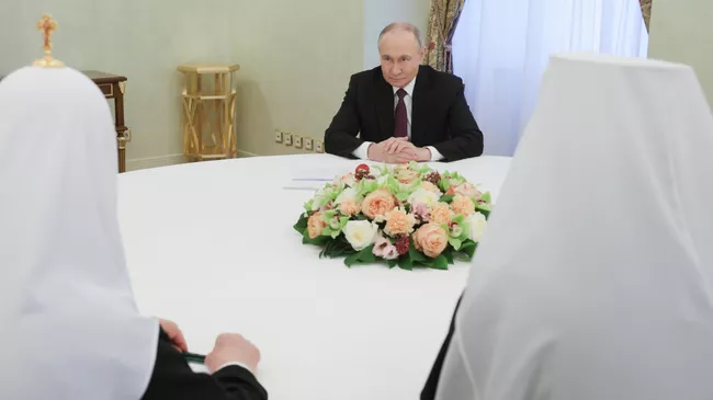 Президент РФ Владимир Путин проводит встречу с патриархом Московским и всея Руси Кириллом и патриархом Сербским Порфирием в Кремле