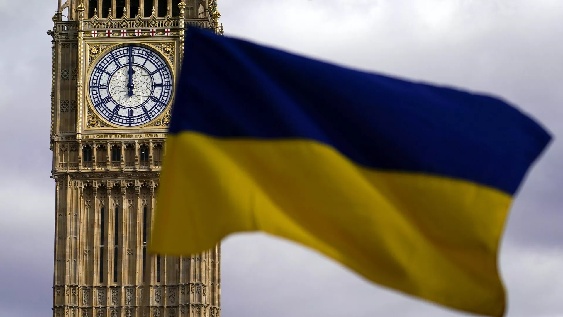 Шмыгаль: Украина получит от Британии 2,3 млрд долл на новую закупку оружия