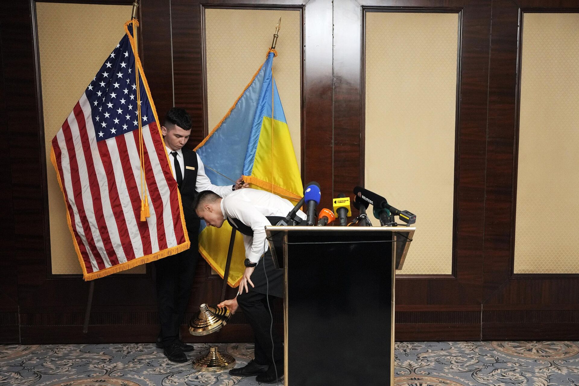 Флаги США и Украины Флаги США и Украины - РИА Новости, 1920, 28.04.2025