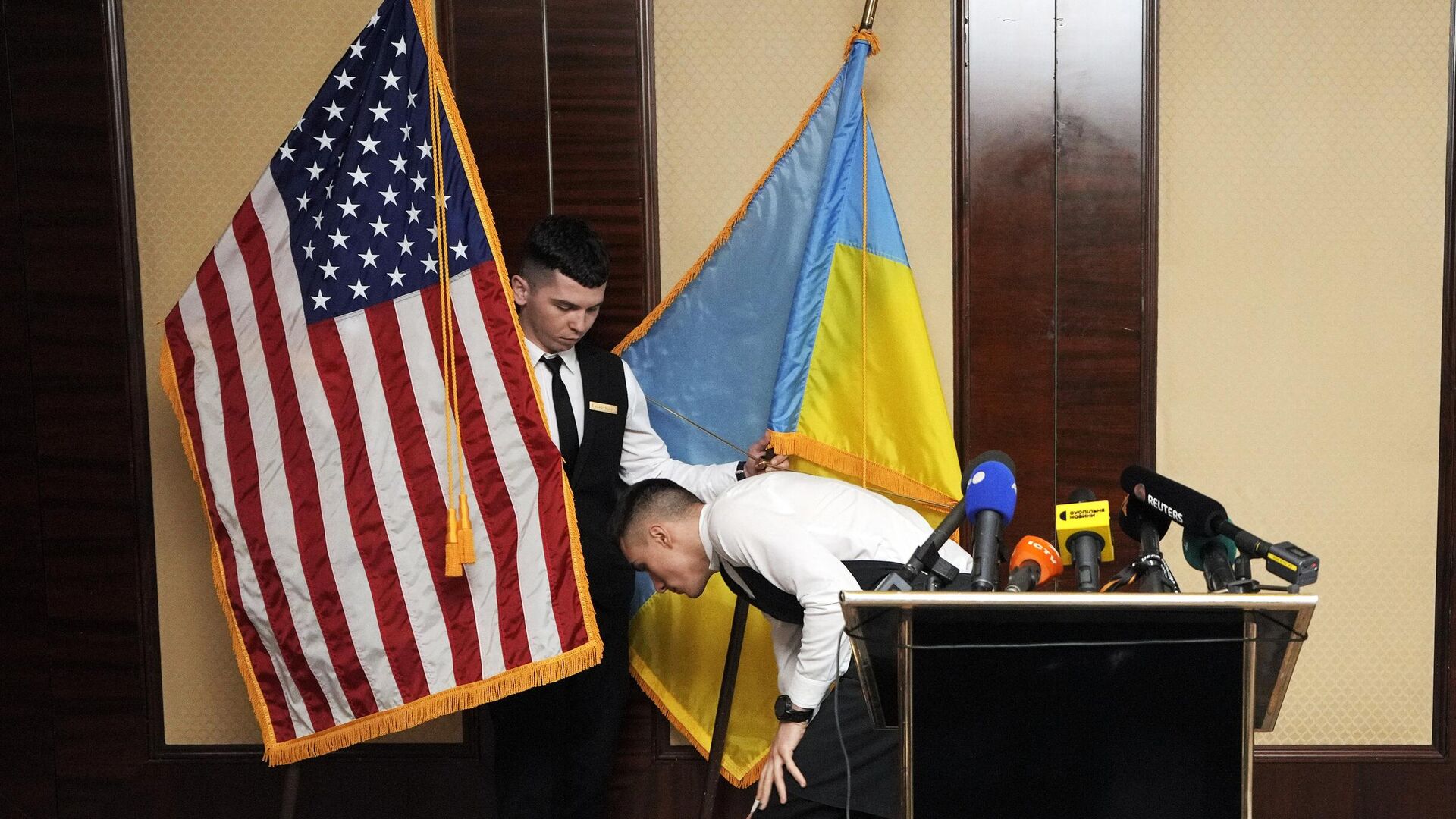 Флаги США и Украины Флаги США и Украины - РИА Новости, 1920, 23.05.2025